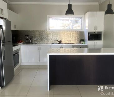 Spacious Family Living - Short-Term Lease Only - Photo 4