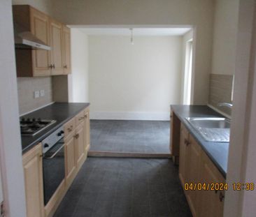 2 bedroom end of terrace house to rent - Photo 3