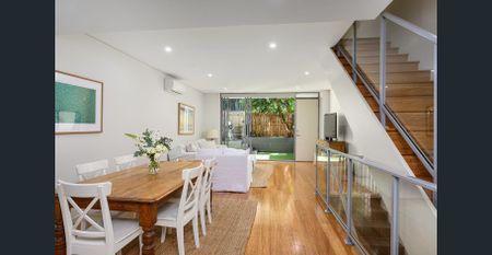 Oversized Three-Bedroom Terrace in a Parkside Location! - Photo 4