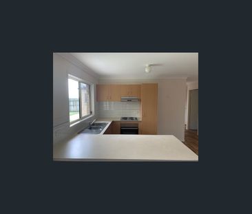 Well-Presented Home in Convenient Waterford Location - Photo 6