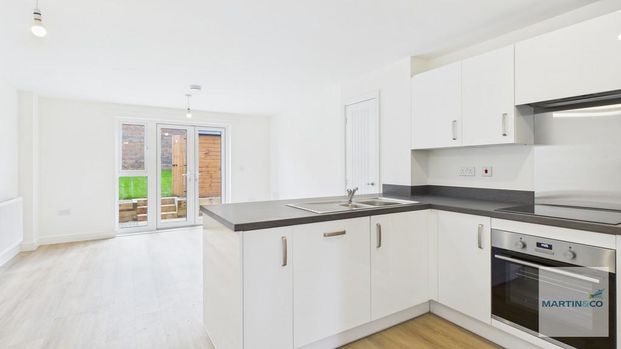 2 bedroom end of terrace house to rent - Photo 1