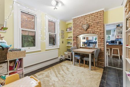 4 bedroom semi-detached house to rent - Photo 4