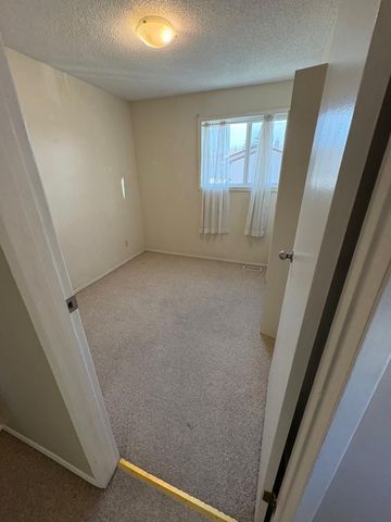 Townhouse in Whitehorn - Photo 3