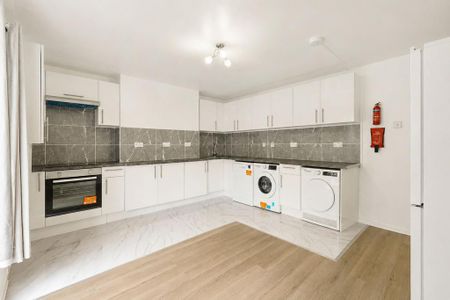 4 bedroom flat to rent - Photo 3