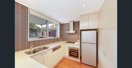 Contemporary Style Garden Apartment in Prime Sought-After Location - Photo 5