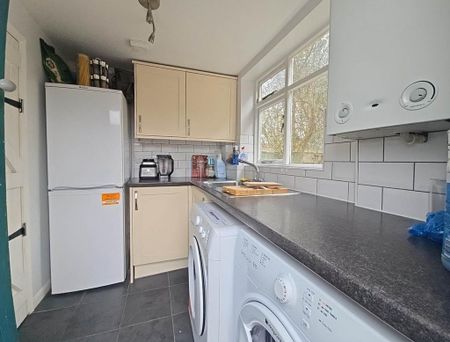 1 bedroom in a house share to rent - Photo 3