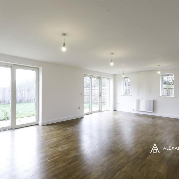 5 bedroom detached house to rent - Photo 1