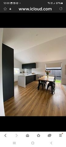 'Sunny' 'high quality stylish' home - Photo 3