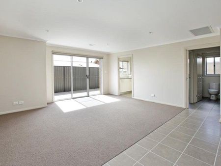 THREE BEDROOM UNIT IN QUIET COURT - Photo 4