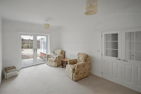 2 bedroom semi-detached bungalow to rent - Photo 3
