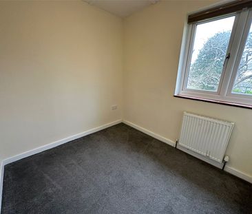 Goodden Crescent, Farnborough, GU14 - Photo 1