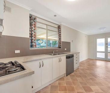 Three Bedroom Family Home in Leafy Ridgehaven - Photo 6