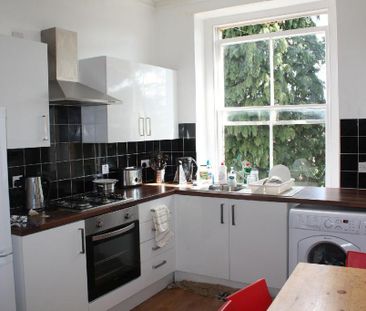 3 bedroom flat to rent - Photo 2