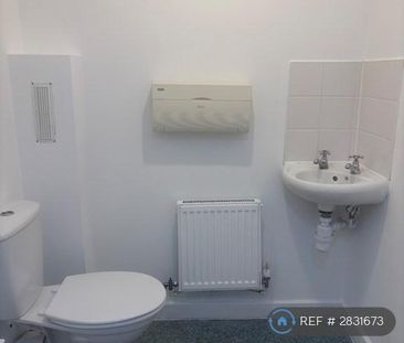 2 bedroom semi-detached house to rent - Photo 6