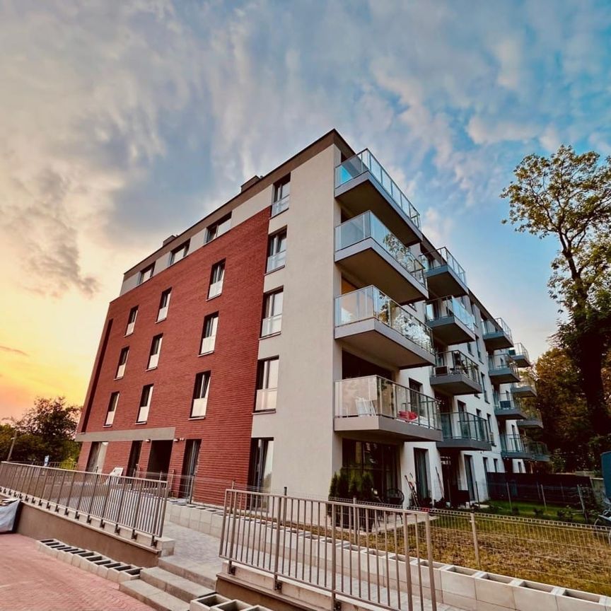 Ciche mieszkanie z dwoma miejscami w garażu! 47.35 m² - Фото 1