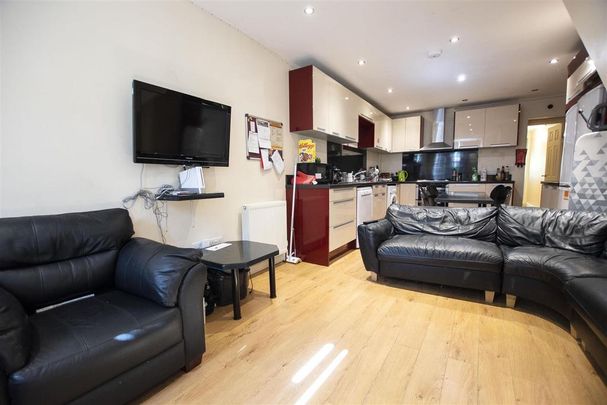 6 bedroom house to rent - Photo 1
