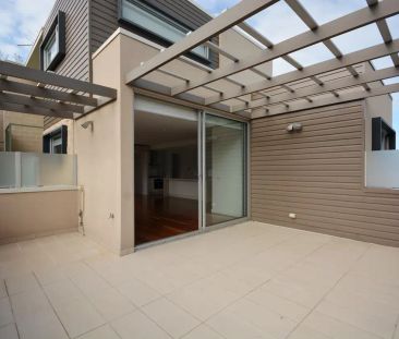 “EXTRAORDINARY TOWNHOUSE LIVING NEARBY THE BEACH” - Photo 4