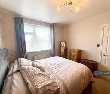 3 bedroom end of terrace house to rent - Photo 5