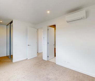 Fresh, Modern, and Minutes from the Beach - Photo 4