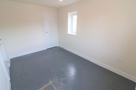 2 bedroom end of terrace house to rent - Photo 5