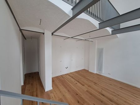 Wohnen wie im Urlaub! Verborgene Hofidylle in historischer Molkerei: 4-Zimmer-Maisonettewohnung mit Galerie nach Kernsanierung zu vermieten - Photo 3