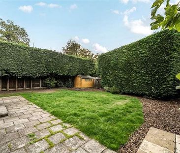 Hollies Avenue, West Byfleet, Surrey, KT14 - Photo 5