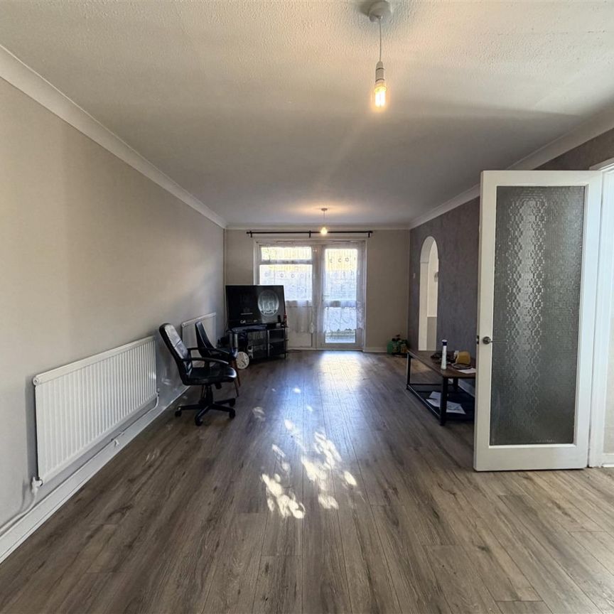 3 Bedroom House - End Terrace To Let - Photo 1