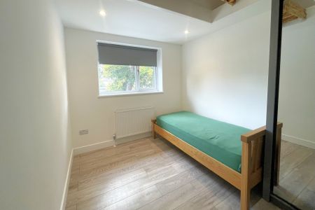 2A Mayfield Close, Addlestone, Surrey, KT15 - Photo 4