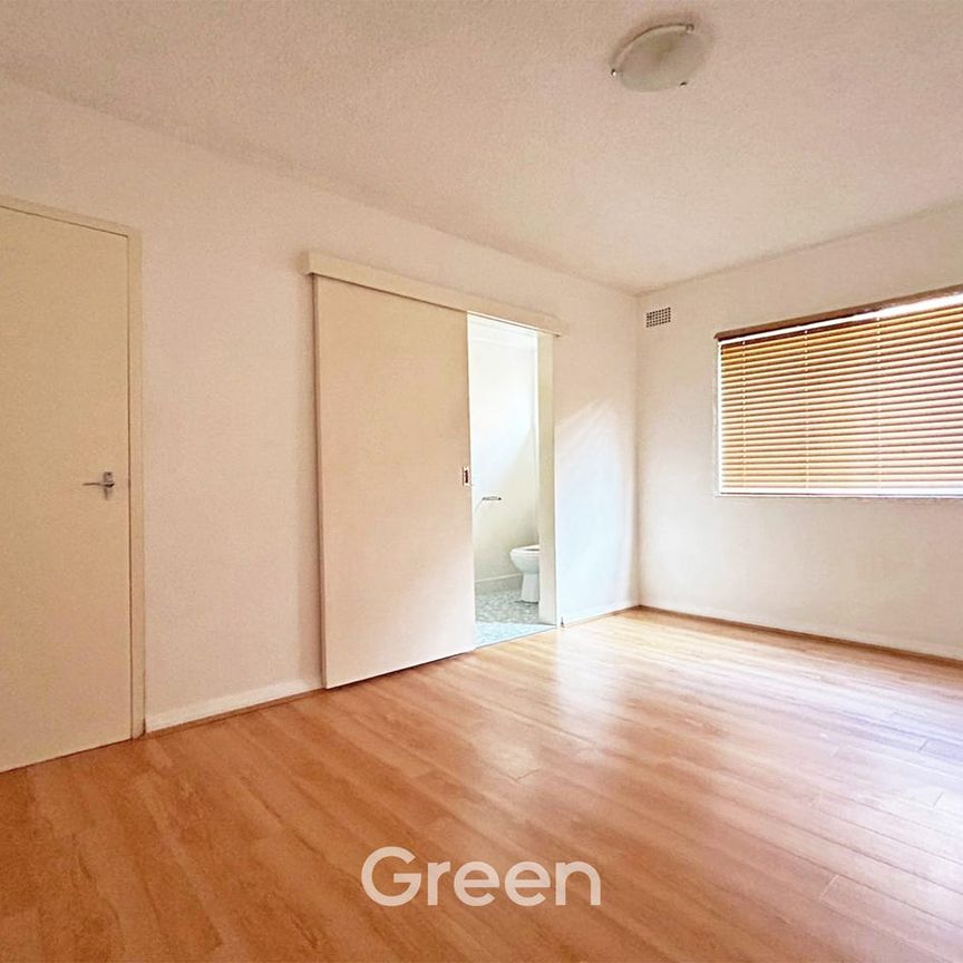 Cosy One-Bedroom Unit in Convenient Eastwood Location - Photo 1