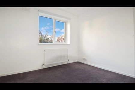 3 Bed End Terrace, Corelli Road, SE3 - Photo 3