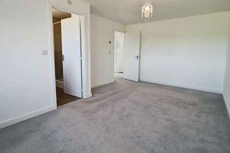 4 bedroom detached house to rent - Photo 2
