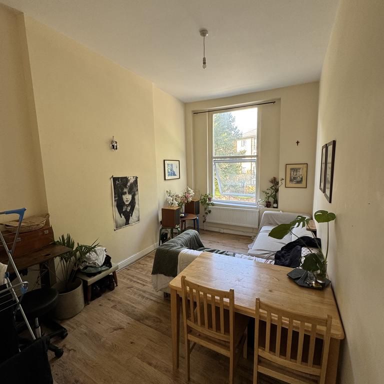 4 bedroom flat to rent - Photo 1