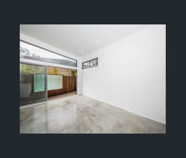 Light and Airy Modern Flat - Photo 6