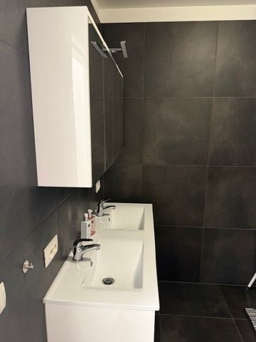 Recent en rustig gelegen 2-slpk appartement in Proosterbos met vlotte verbinding met E314. - Photo 2