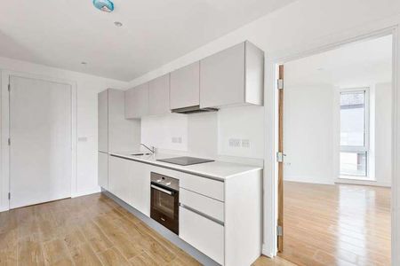 Royal Winchester House, Bracknell, RG12 - Photo 2