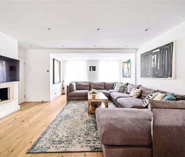 A charming 4 bedroom family home with wonderful gardens. - Photo 1