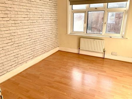 3 bedroom semi-detached house to rent - Photo 5