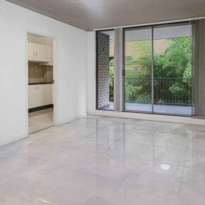 MODERN APARTMENT IN CENTRAL LOCATION - Photo 1