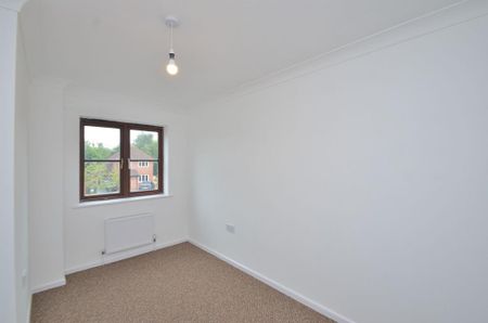 3 bedroom link detached house to rent - Photo 4