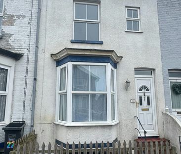 Terraced House to rent on - Photo 1