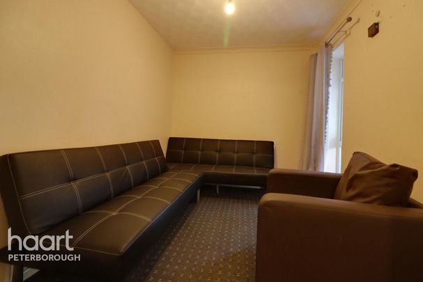 1 bedroom in a house share to rent - Photo 1