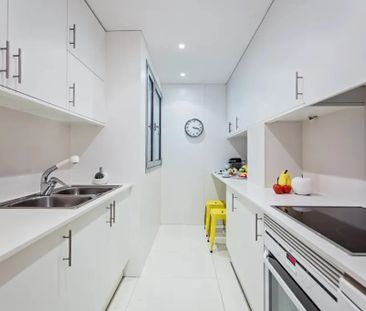 Carrer de Calàbria, Barcelona, Catalonia 08015 - Photo 1