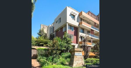 Spacious luxury 4 bedroom apartment in the heart of Pymble. Premier east side location walk to PLC, shops and the station. A rare offering. - Photo 3