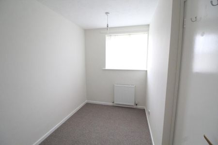 2 bedroom semi-detached house to rent - Photo 5