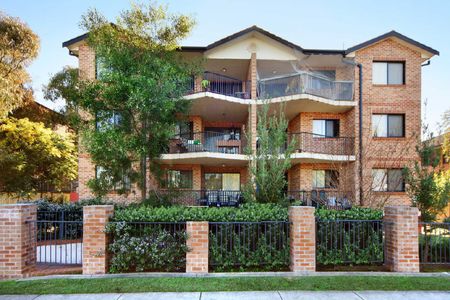 Spacious First Floor Unit - Photo 4