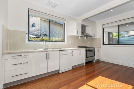 Family Home in Fantastic Location - Photo 4