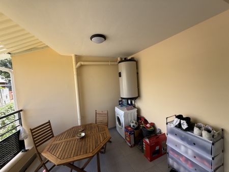 Location Appartement 2 pièces 46m² ST DENIS 97490 - Photo 4