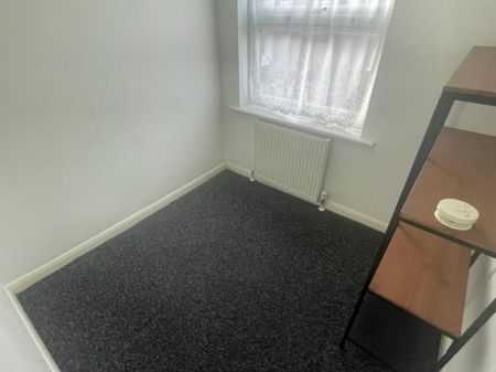 5 Bedroom House - End Terrace To Let - Photo 5