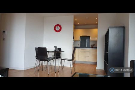 2 bedroom flat to rent - Photo 5