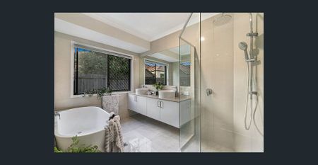 This dream property is sure to amaze and delight! - Photo 5